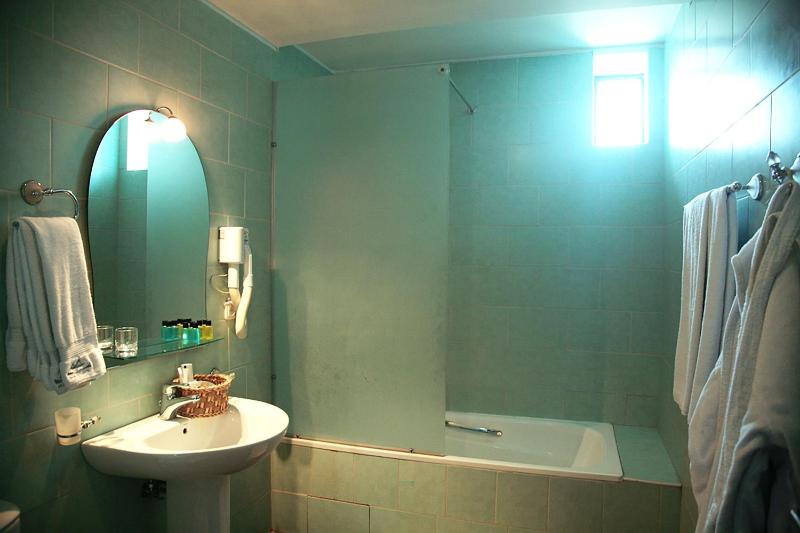 Family Room image 2