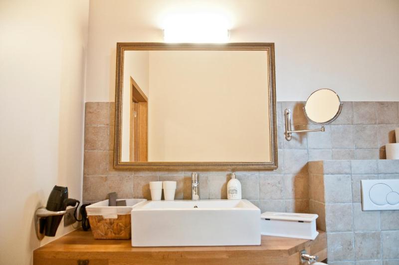 Standard Triple Room image 3