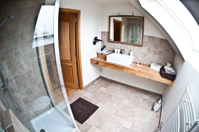 Standard Triple Room image 2