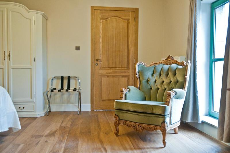 Standard Double Room image 3