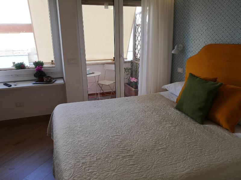 Triple Room with Balcony image 2