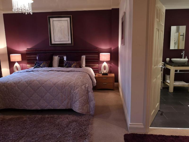 Superior Deluxe Double or Twin Room  image 4