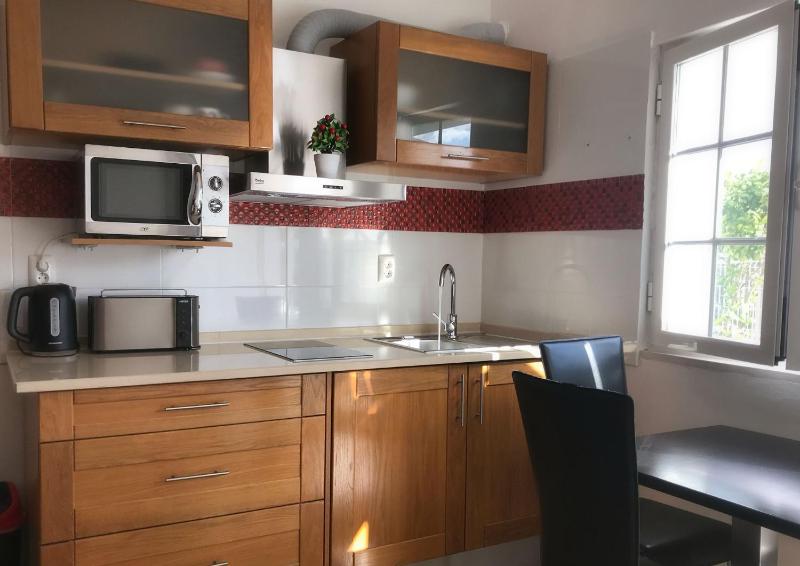 Studio with Sea View image 3