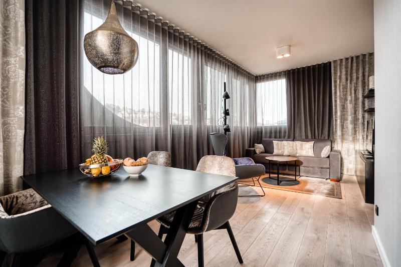 Metropolitan Suite image 3