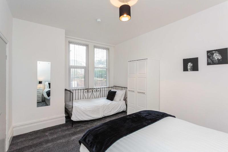 Superior Apartment image 2