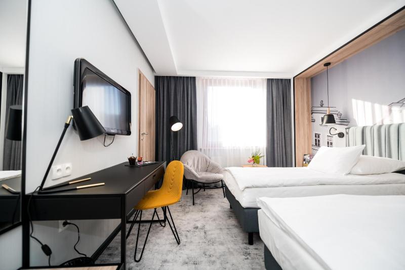 Superior Twin Room image 2