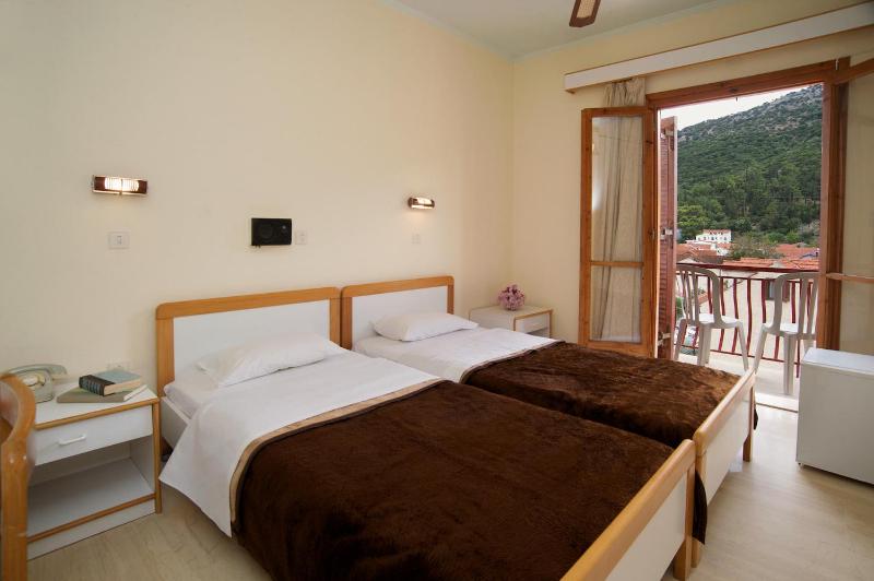 Double or Twin Room with Sea View image 3
