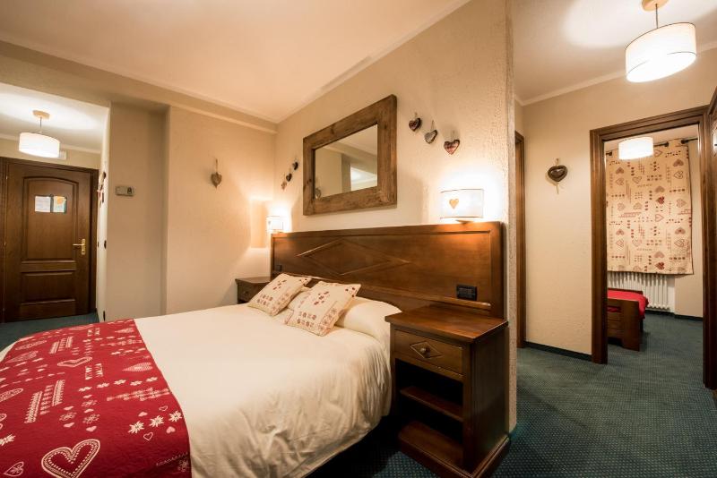 Triple Room with Balcony image 2