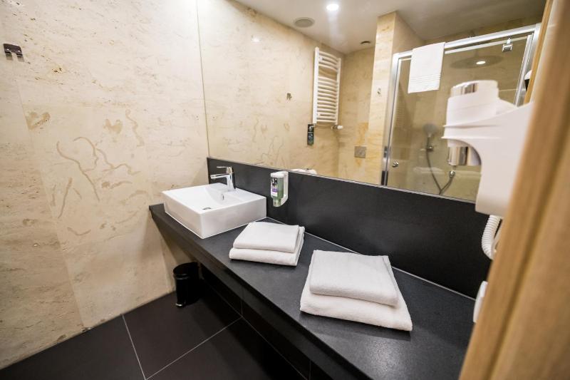 Superior Double Room image 3