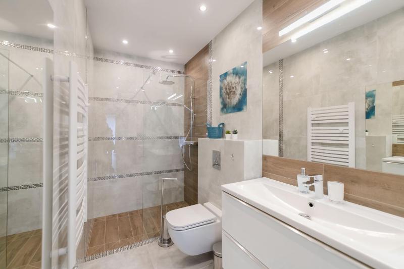 One-Bedroom Apartment - Marron 6 image 3