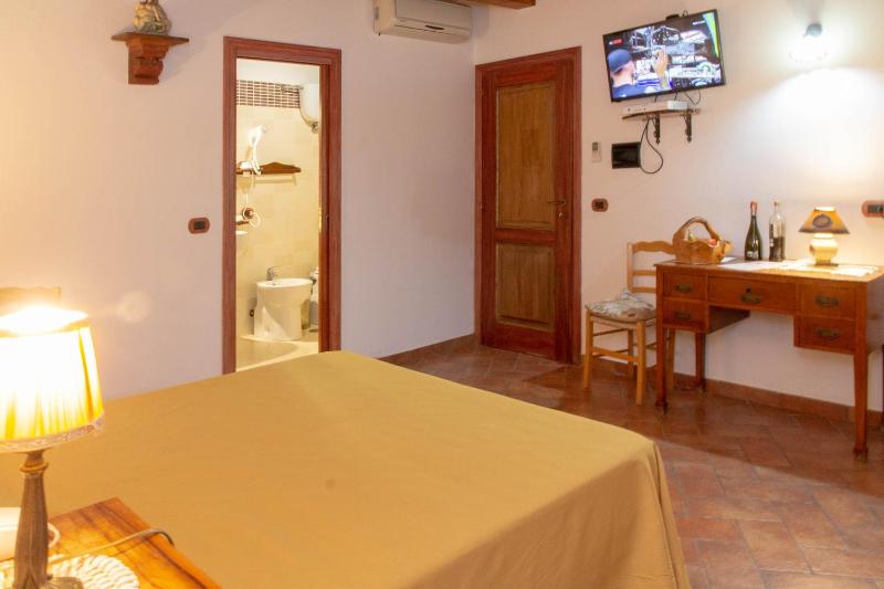 Donnaciccina Accomodation - image 36