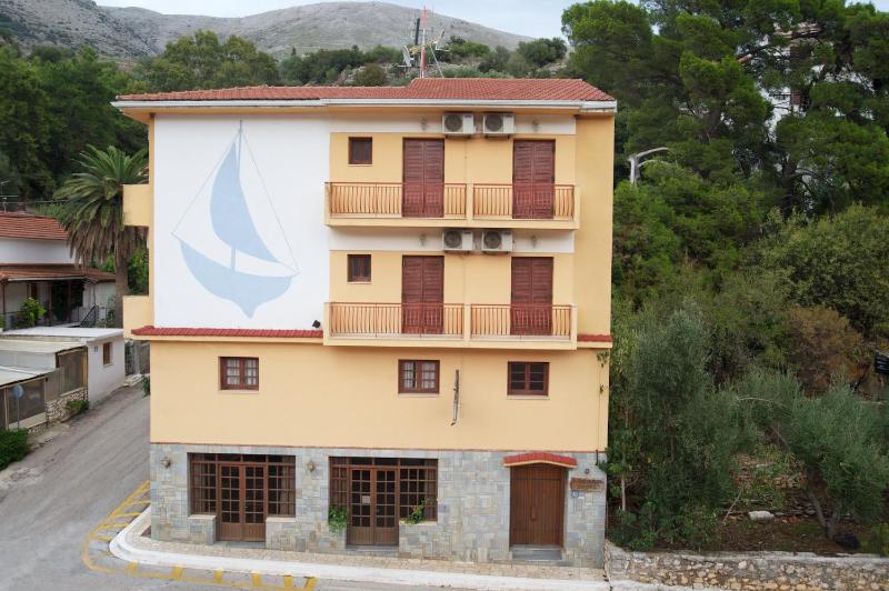 Double or Twin Room with Garden View image 2