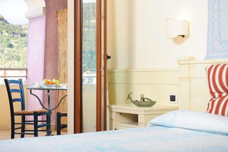 Classic Double Room image 2
