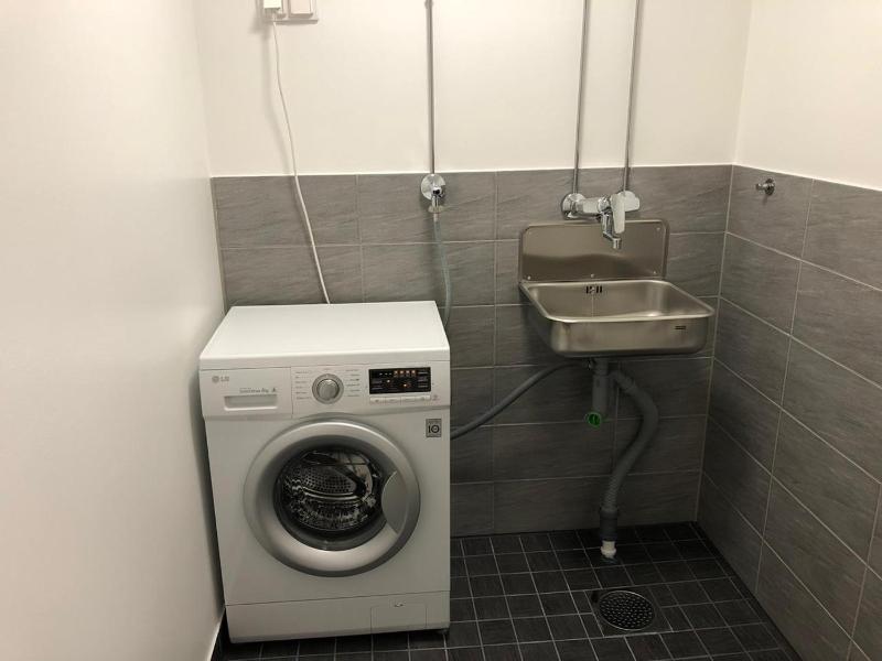 Standard Single Room - Shared Bathroom image 4