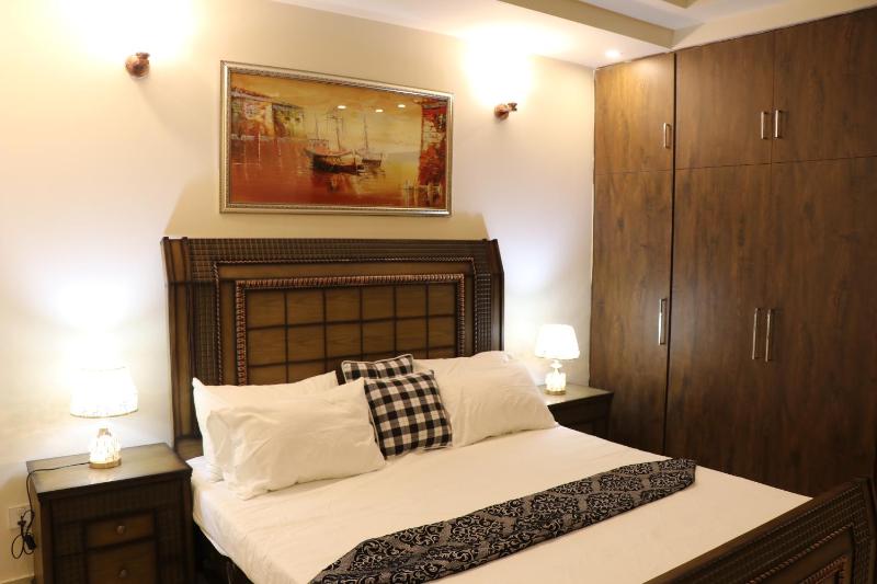 One-Bedroom Apartment image 1
