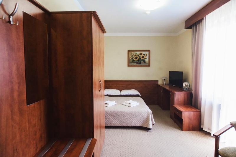 Queen Room with Pool View image 3