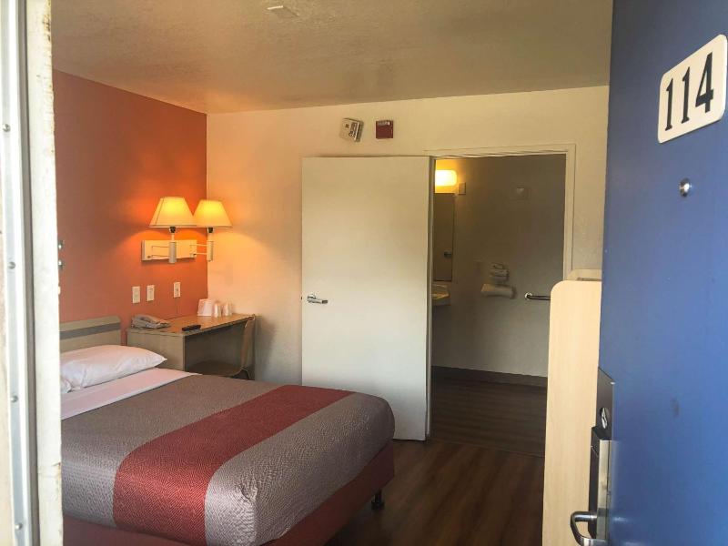 Motel 6 Jacksonville FL - Orange Park - image 7
