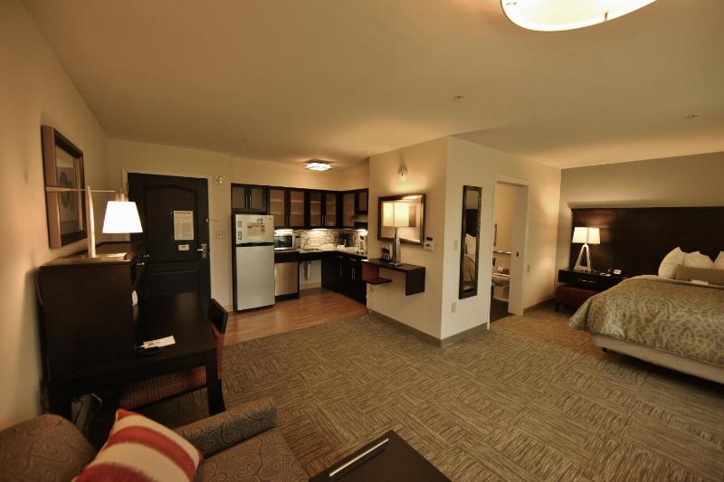 Queen Studio Suite image 2