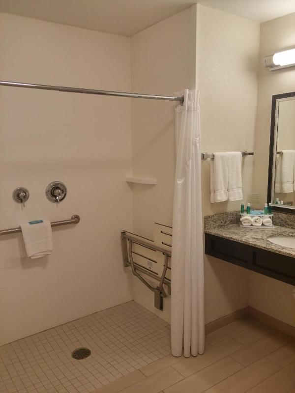 Twin Room - Disability Access image 3