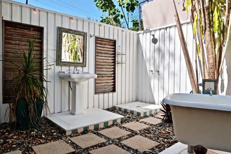 Pineapple Petes Beach House - image 11