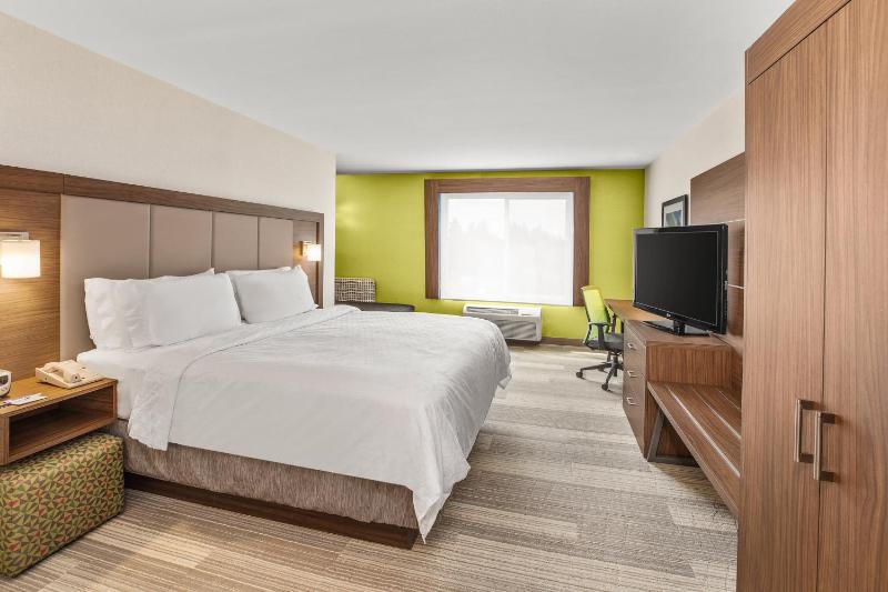 Standard King Room image 2