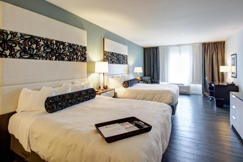 Standard Queen Room with Two Queen Beds image 4