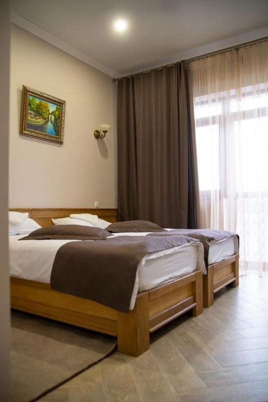 Twin Room image 4
