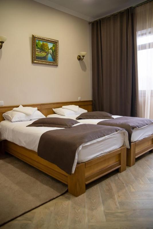 Twin Room image 2