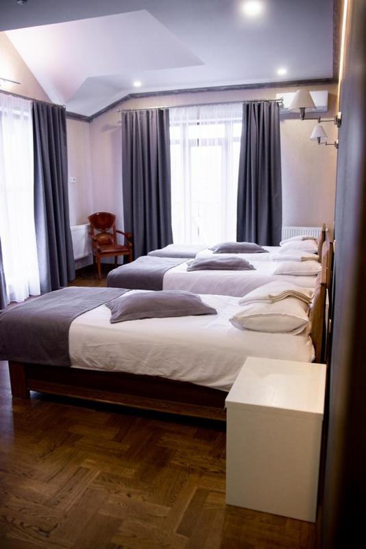 Superior Triple Room image 3