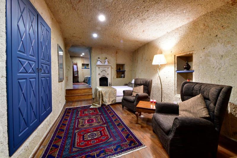 Superior Cave Suite  image 3