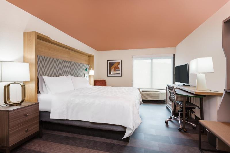 Deluxe King Room image 1
