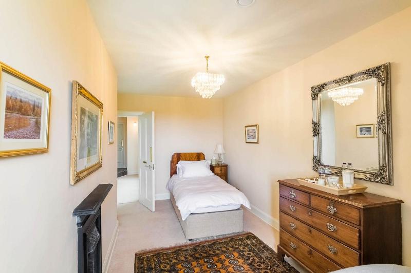 Single Room with Private Bathroom image 4