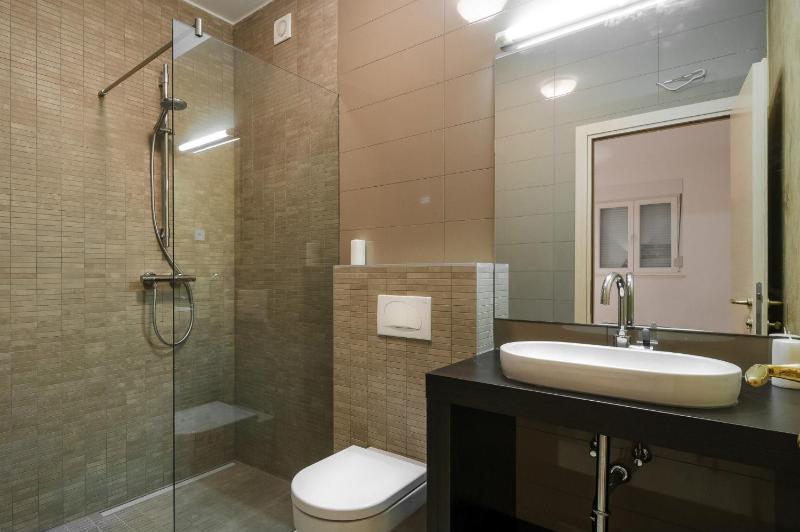 Deluxe Double Room with Park View (No Balcony) image 4