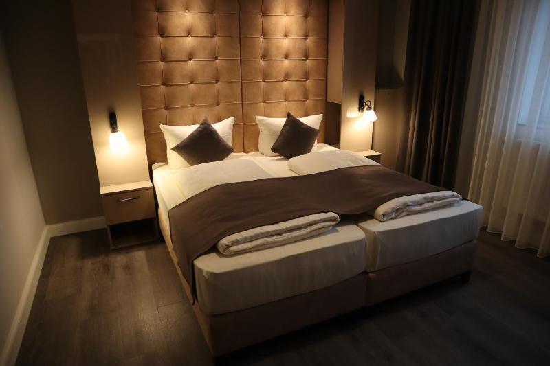 Deluxe Double Room image 1