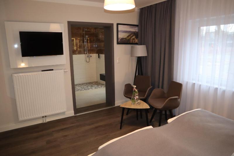 Deluxe Double Room image 4