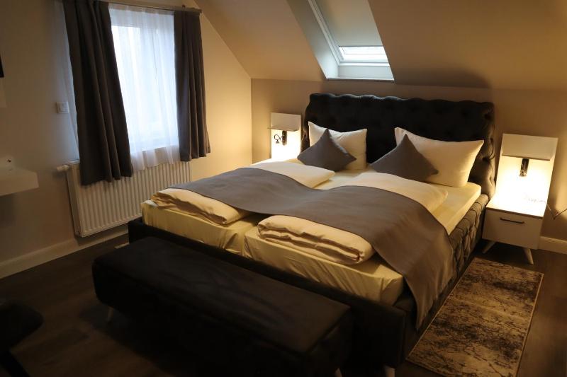 Quadruple Room with Bathroom image 3