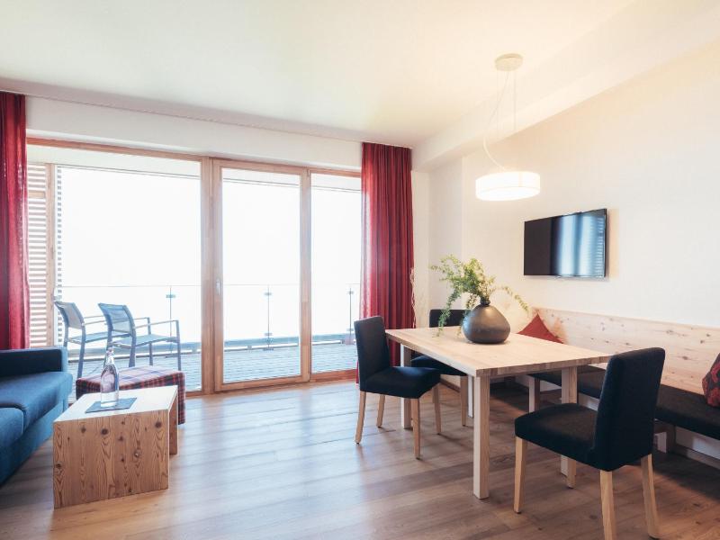 Two-Bedroom Apartment with Balcony and Mountain View  image 1