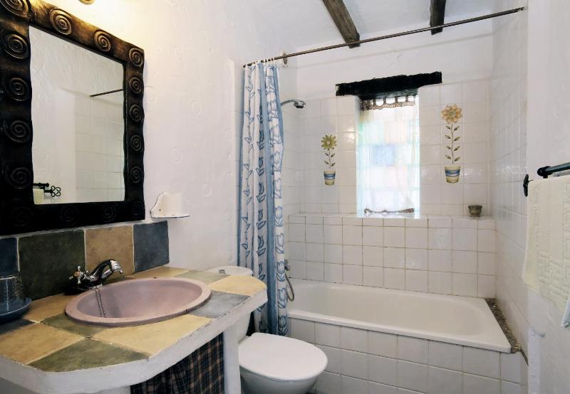 Deluxe Double or Twin Room image 3