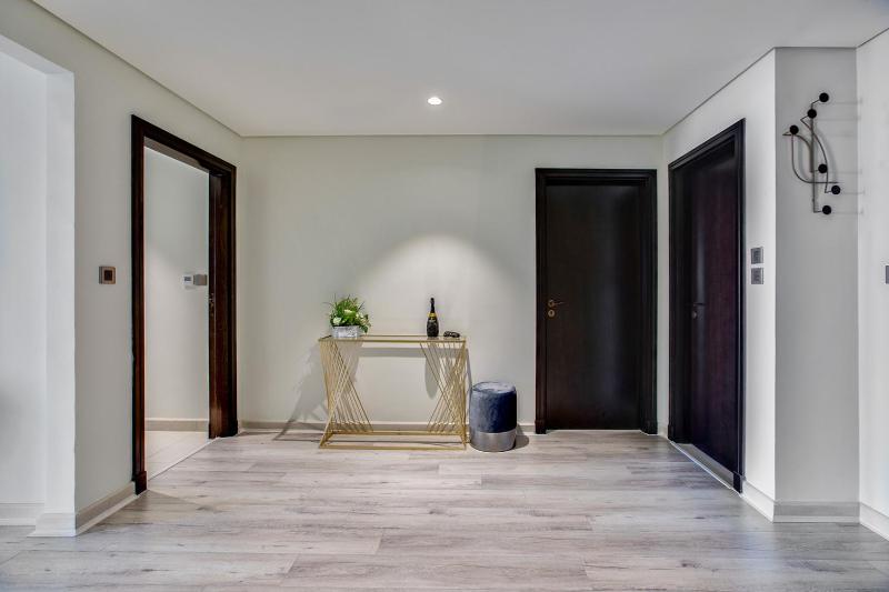 Two-Bedroom Apartment with Balcony and Sea View image 3
