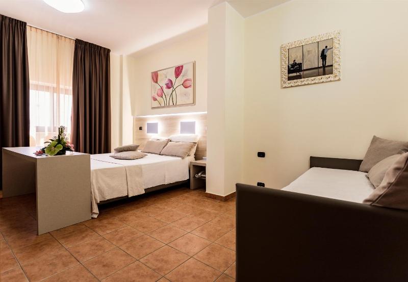 Double or Twin Room image 3