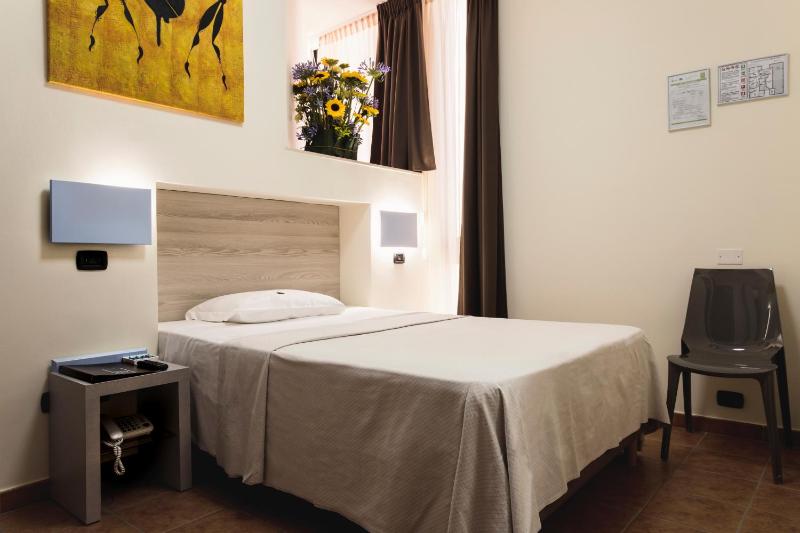 Single Room image 3