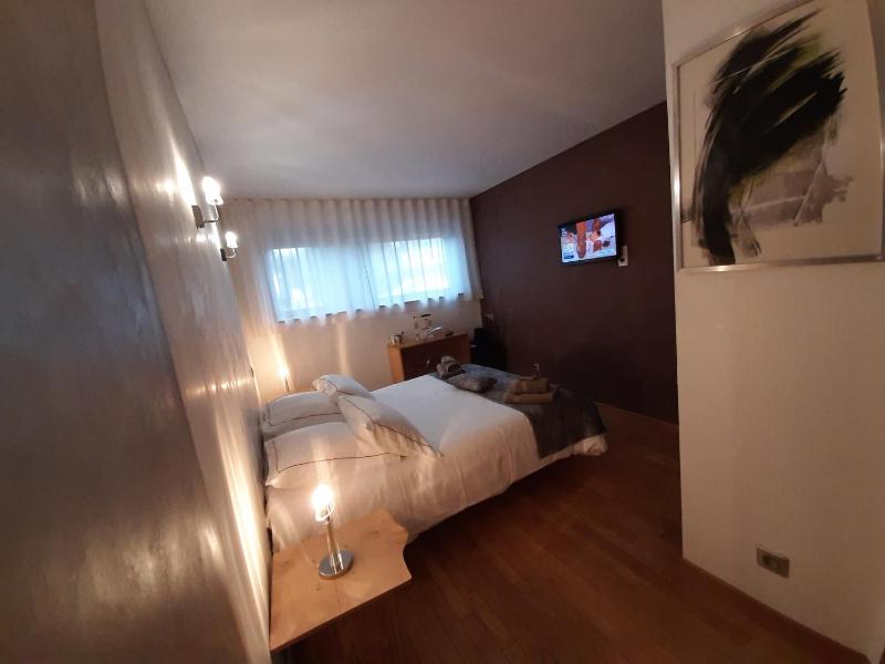 Double Room image 3