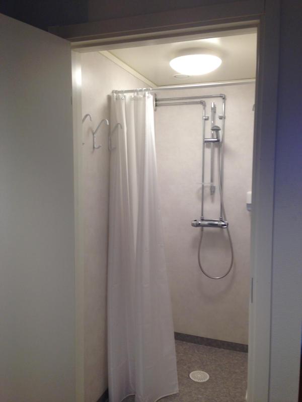Single Room with Shared Bathroom image 4