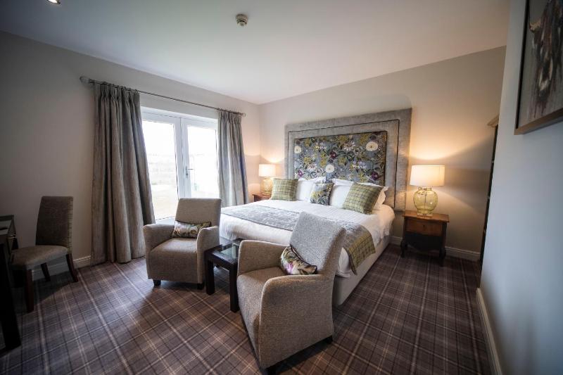 Feature Double Room with Glass Juliet Balcony image 4