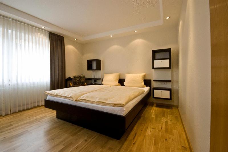 Deluxe Double Room with Waterbed image 2