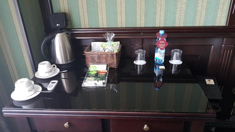 Superior Twin Room image 3