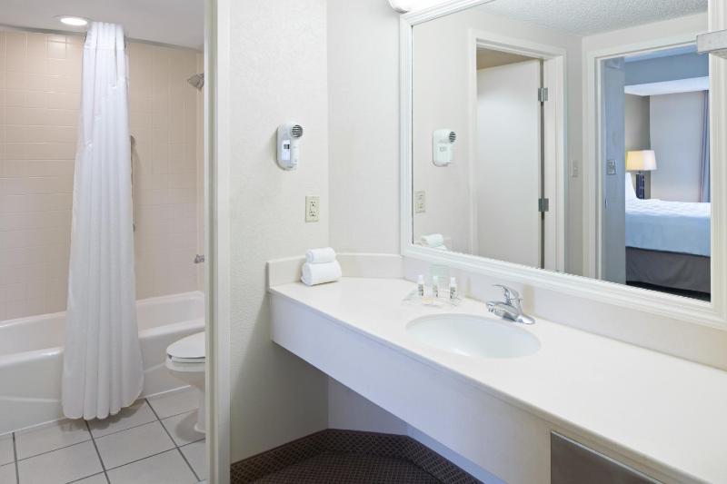 King Suite with Sofa Bed (No Resort Fee) image 1