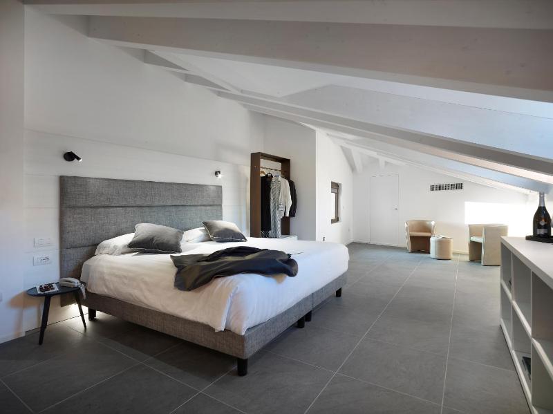 Superior Family Room image 3