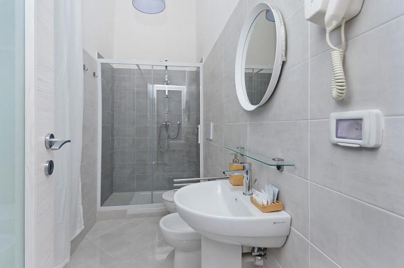 Double Room with Private Bathroom image 2