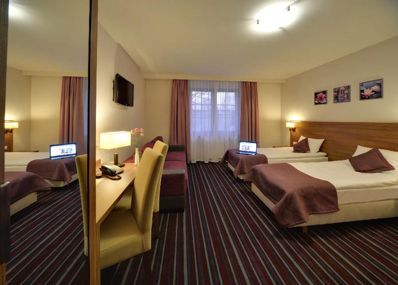 Premium Quadruple Room image 3